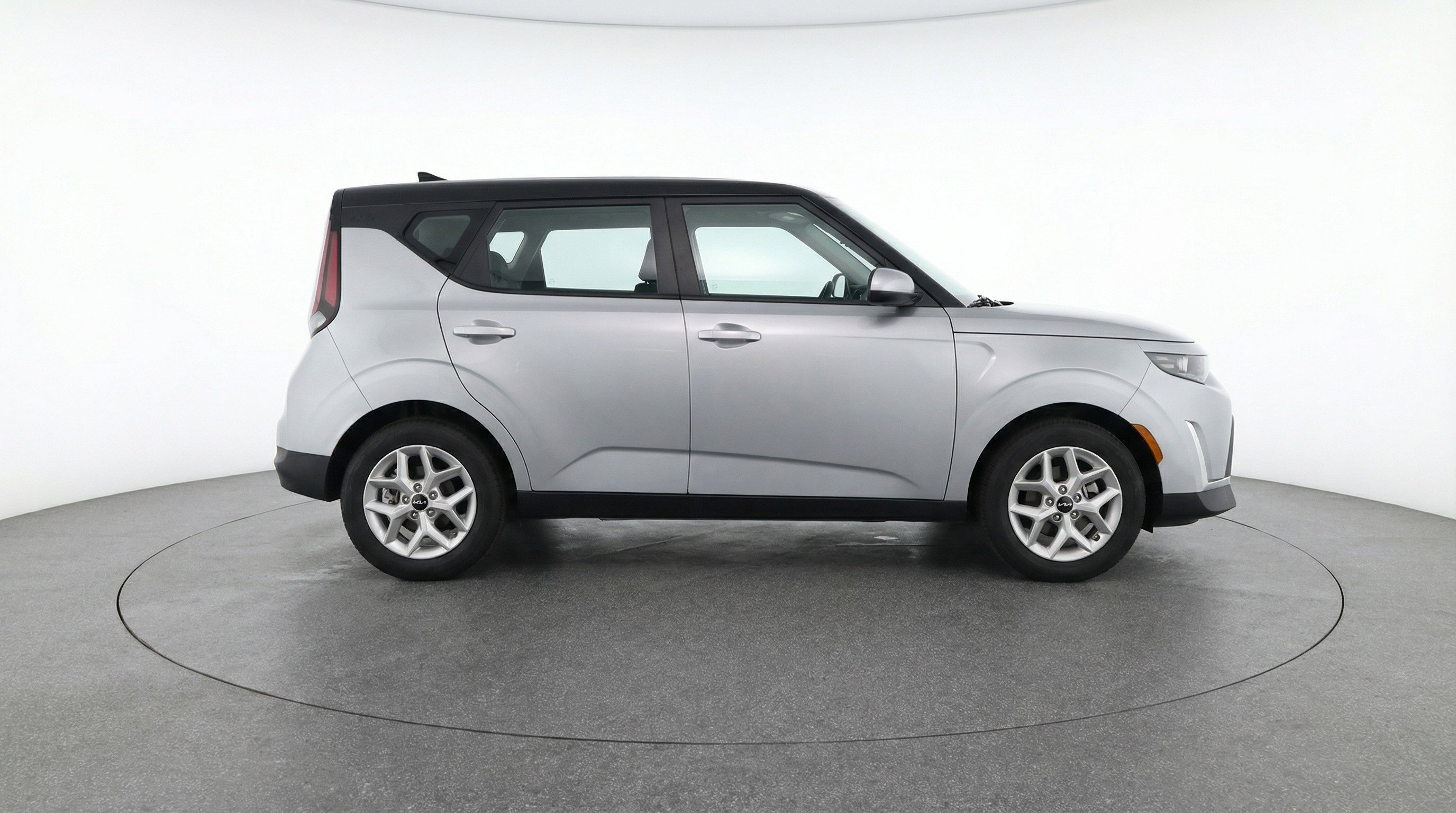 Used 2025 Kia Soul LX w/ LX Technology Package FWD image 11