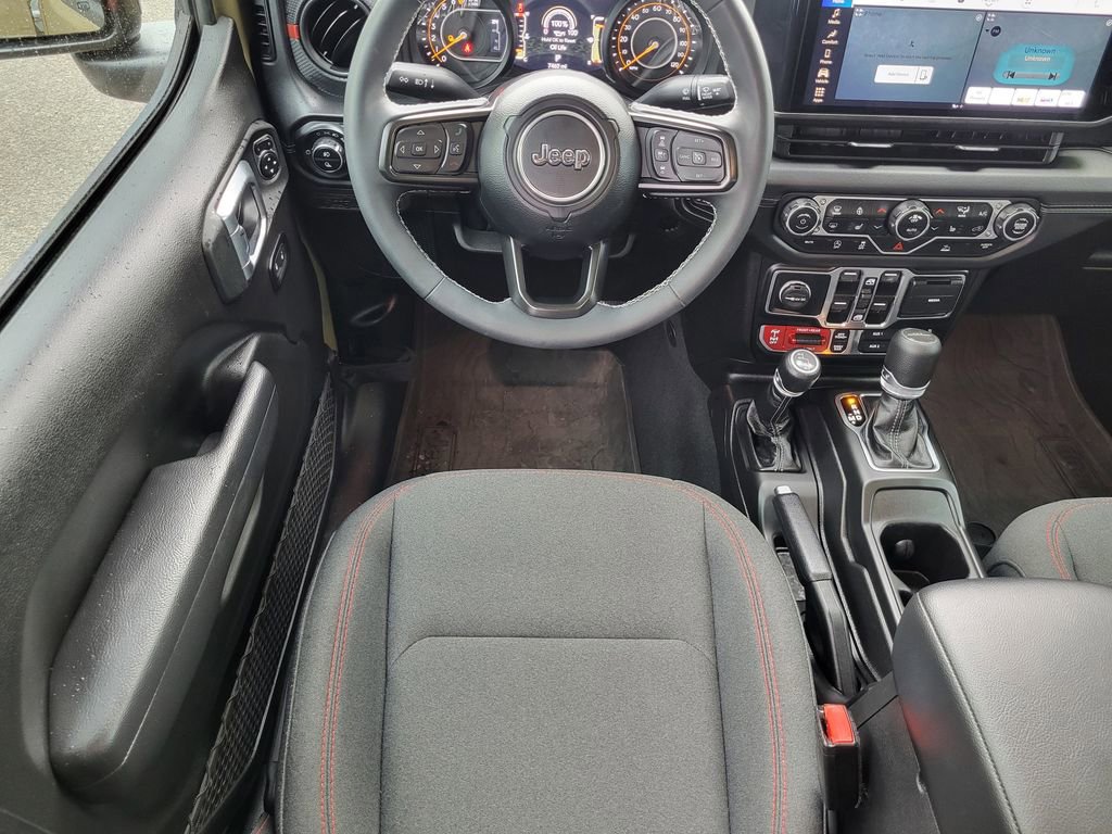 Used 2025 Jeep Gladiator Rubicon w/ Convenience Group AWD/4WD image 20