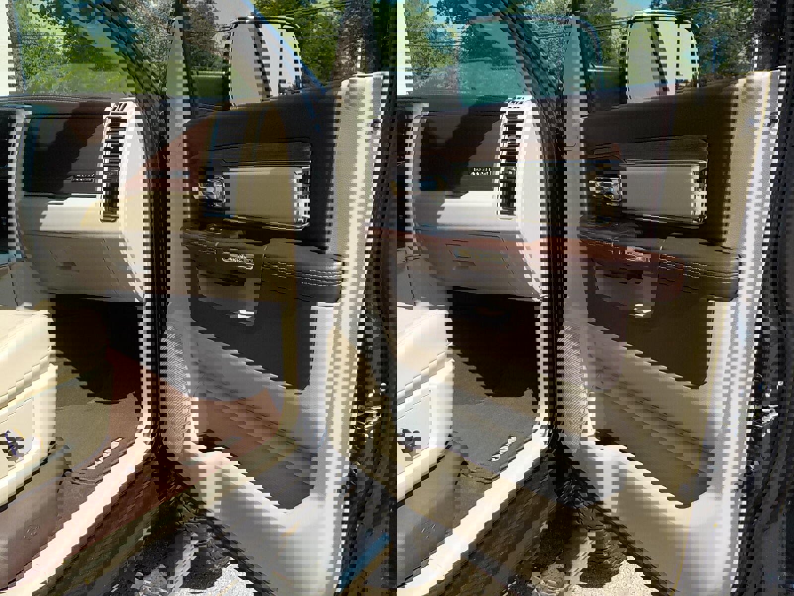 Used 2018 RAM 2500 Laramie w/ Convenience Group image 14