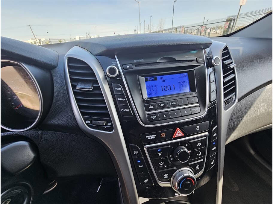 Used 2016 Hyundai Elantra GT FWD image 25