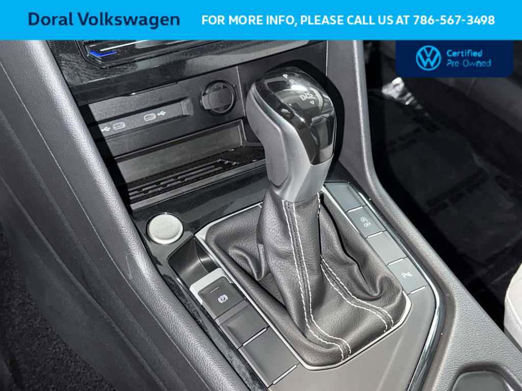 Used 2025 Volkswagen Taos SE FWD image 21