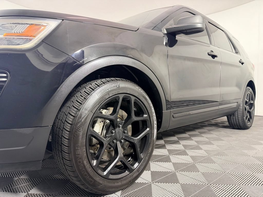 Used 2018 Ford Explorer XLT FWD image 11