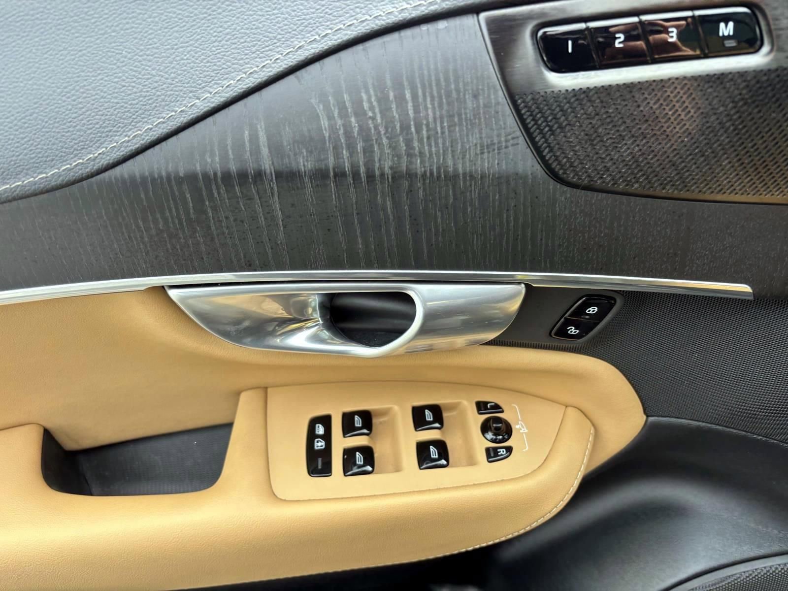 Used 2023 Volvo XC90 B6 Ultimate w/ Protection Package Premier image 13