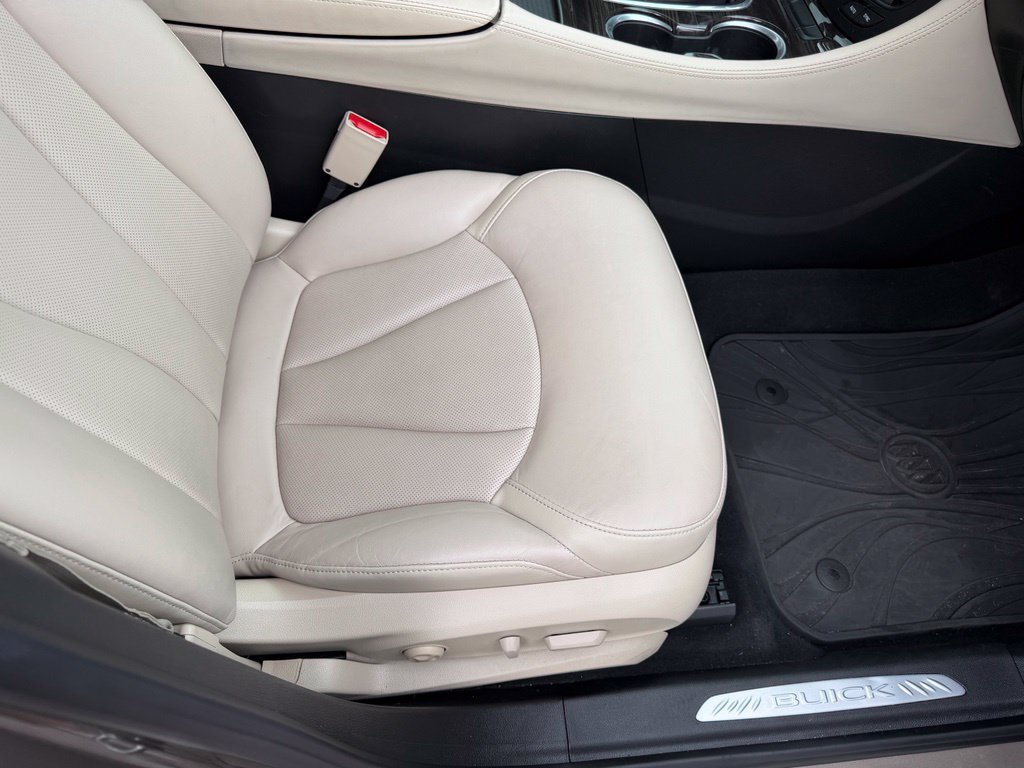 Used 2019 Buick Envision Premium AWD/4WD image 16