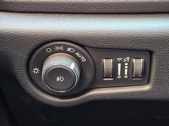 New 2026 Chrysler Pacifica Select AWD/4WD image 18