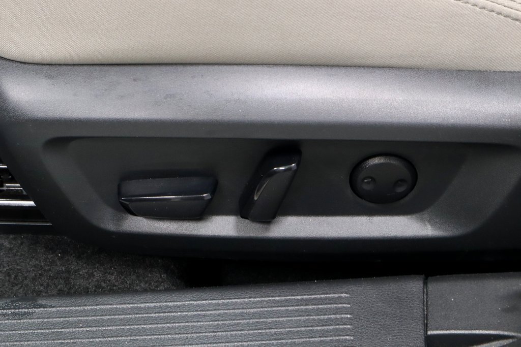 Certified 2025 Nissan Rogue SV image 25