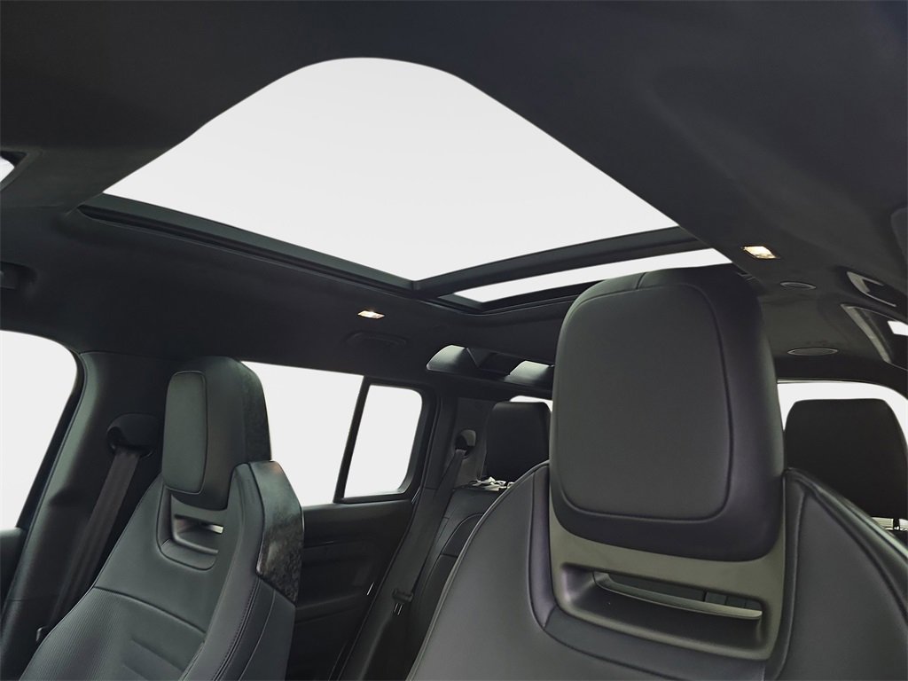 New 2026 Land Rover Defender 110 OCTA image 32