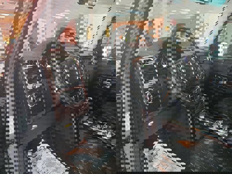 Used 2007 Land Rover Range Rover HSE image 8