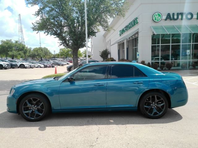 Used 2023 Chrysler 300 Touring w/ Sport Appearance Package image 10