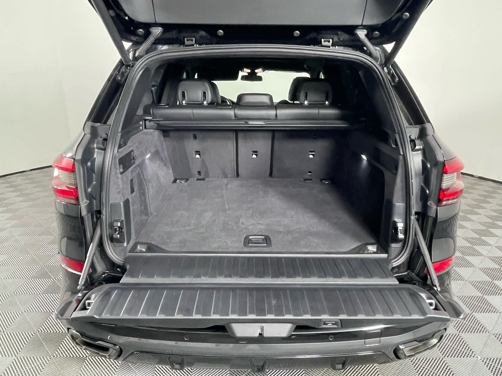 Used 2023 BMW X5 sDrive40i w/ M Sport Package RWD image 14
