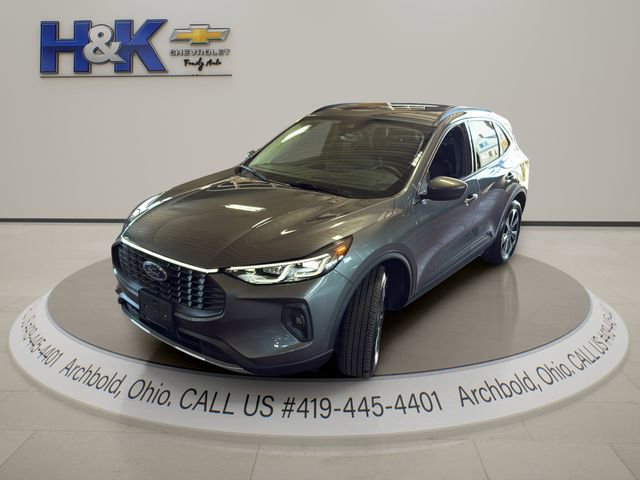 Used 2025 Ford Escape Platinum image 4