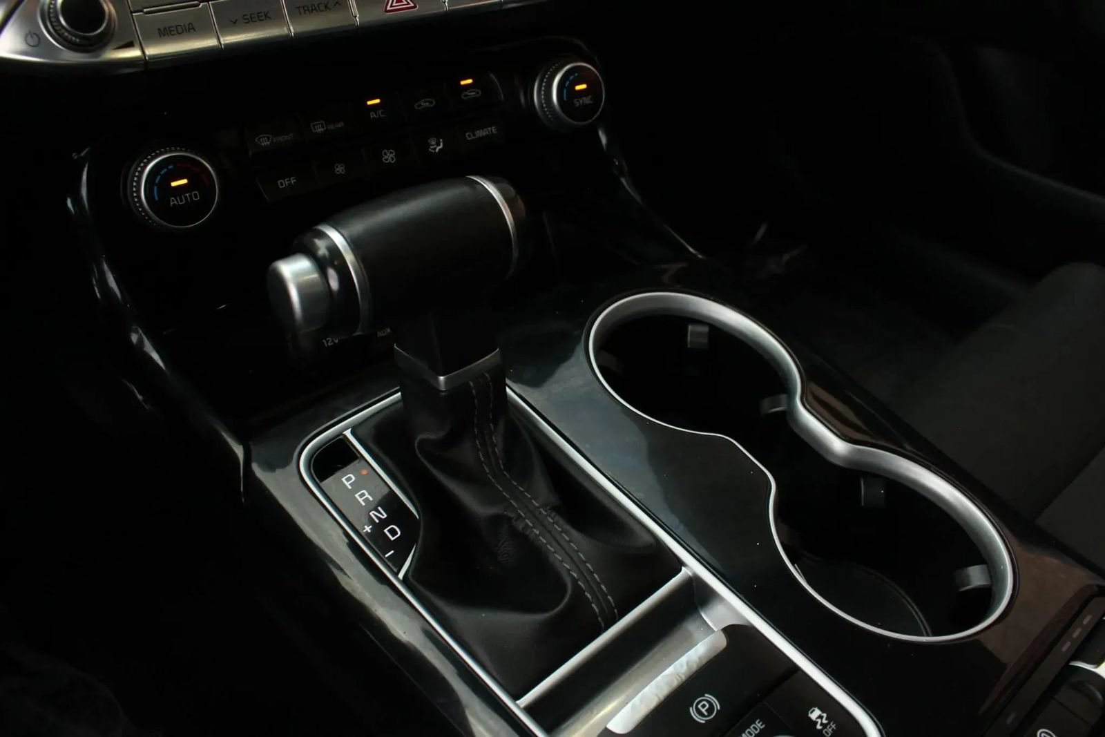 Used 2018 Kia Stinger Premium RWD image 31