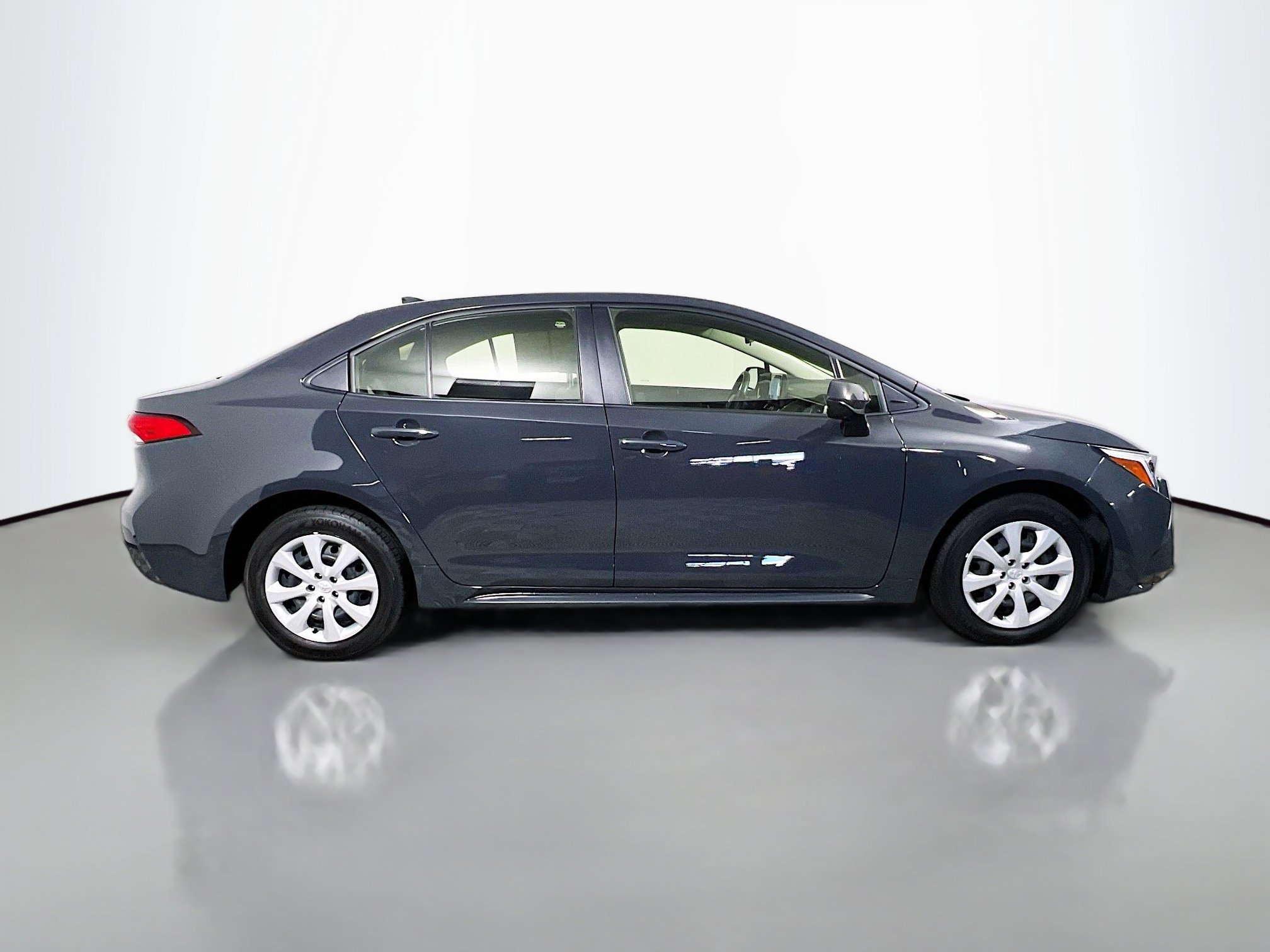 Used 2025 Toyota Corolla LE image 3
