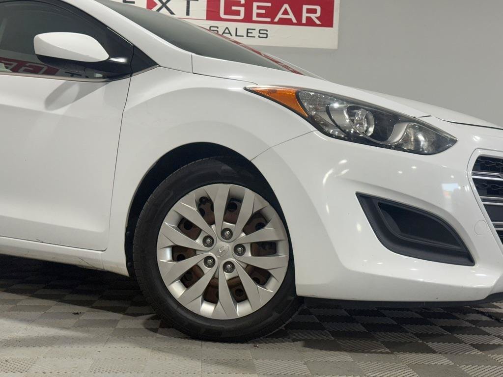 Used 2017 Hyundai Elantra GT FWD image 5