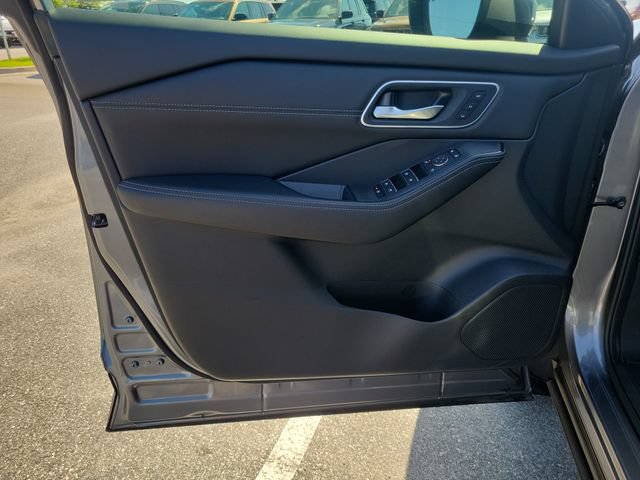 Used 2024 Nissan Rogue Platinum FWD image 19