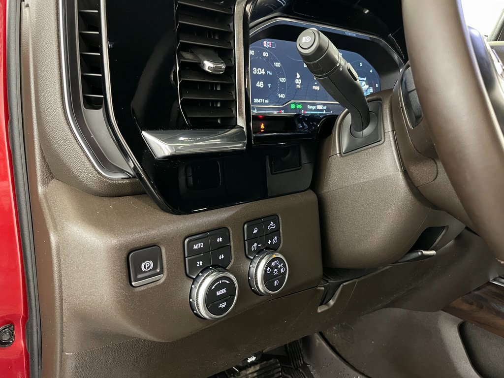 Used 2024 GMC Sierra 2500 SLT w/ SLT Premium Package image 31