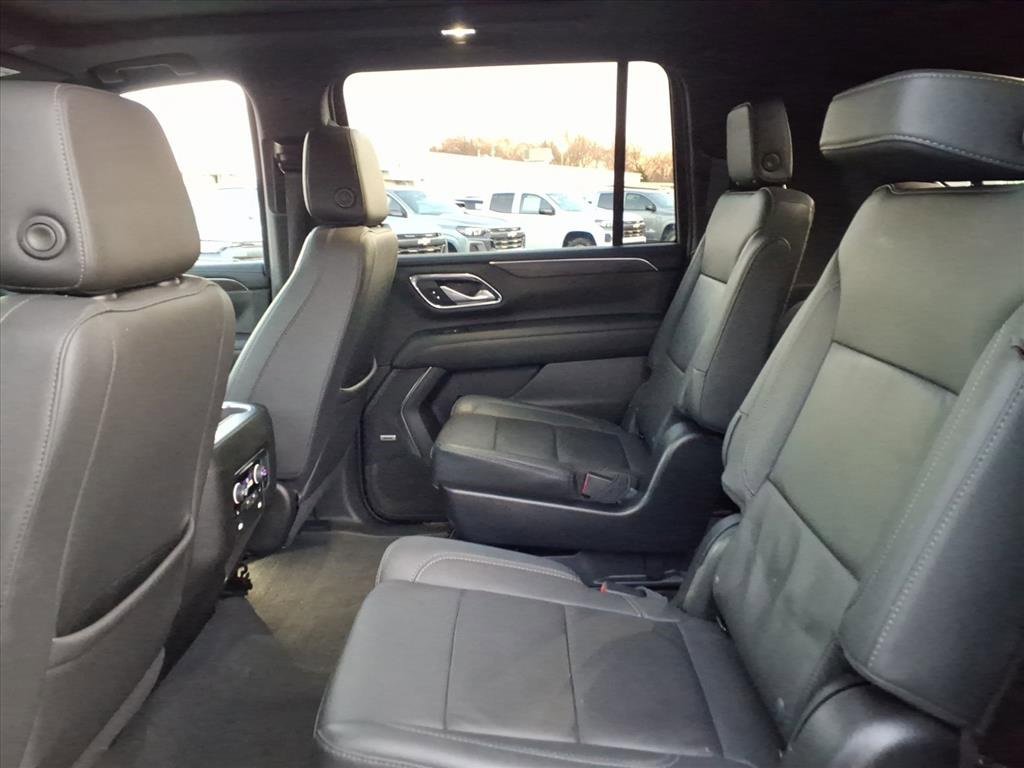 Used 2022 Chevrolet Suburban LT w/ LT Signature Package image 19