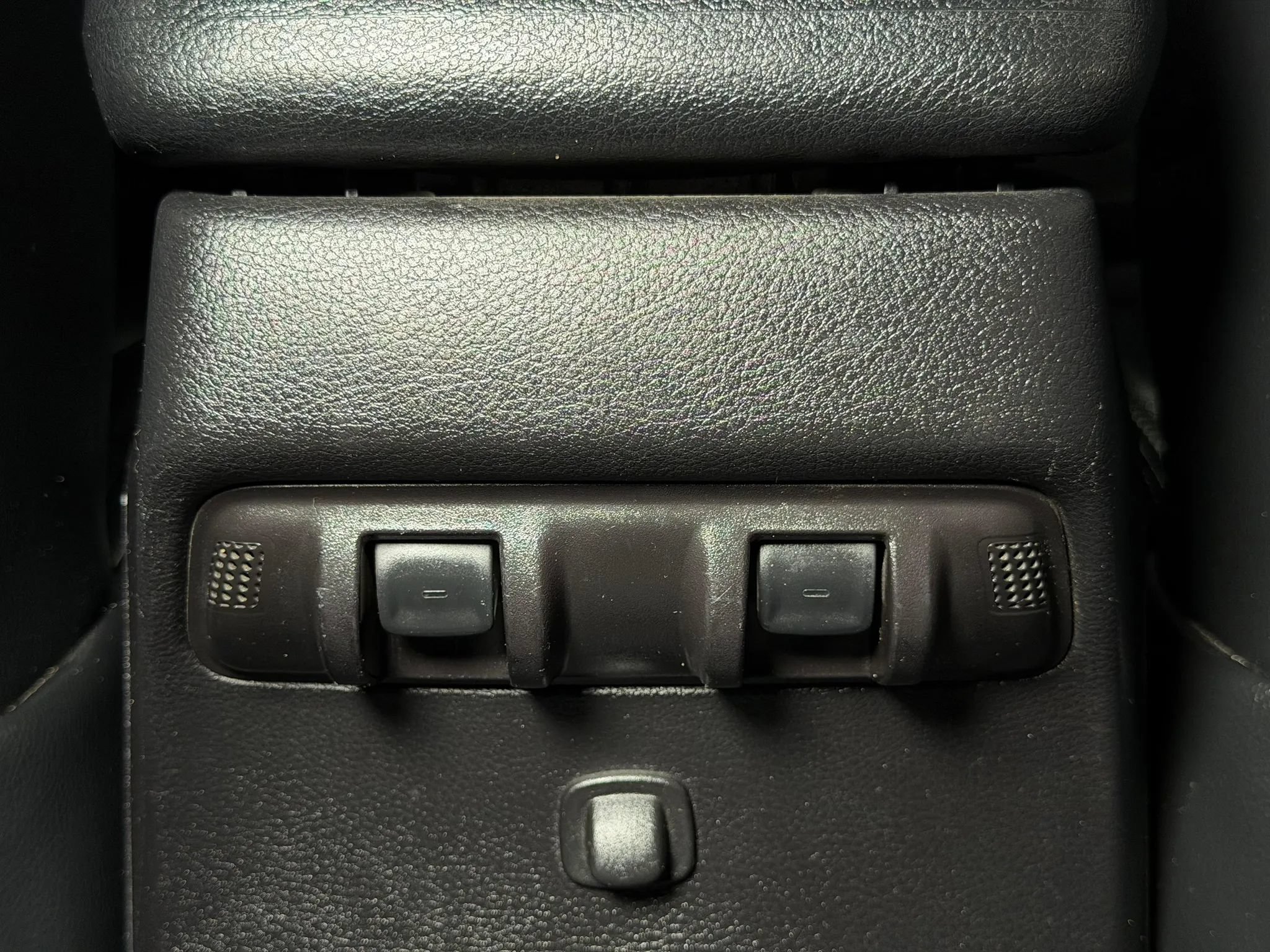 Used 2015 Jeep Wrangler Unlimited Rubicon w/ Connectivity Group AWD/4WD image 9