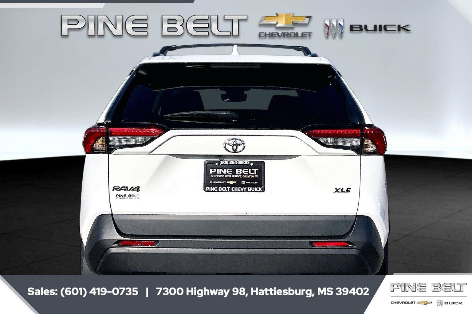 Used 2023 Toyota RAV4 XLE w/ Convenience Package FWD image 4