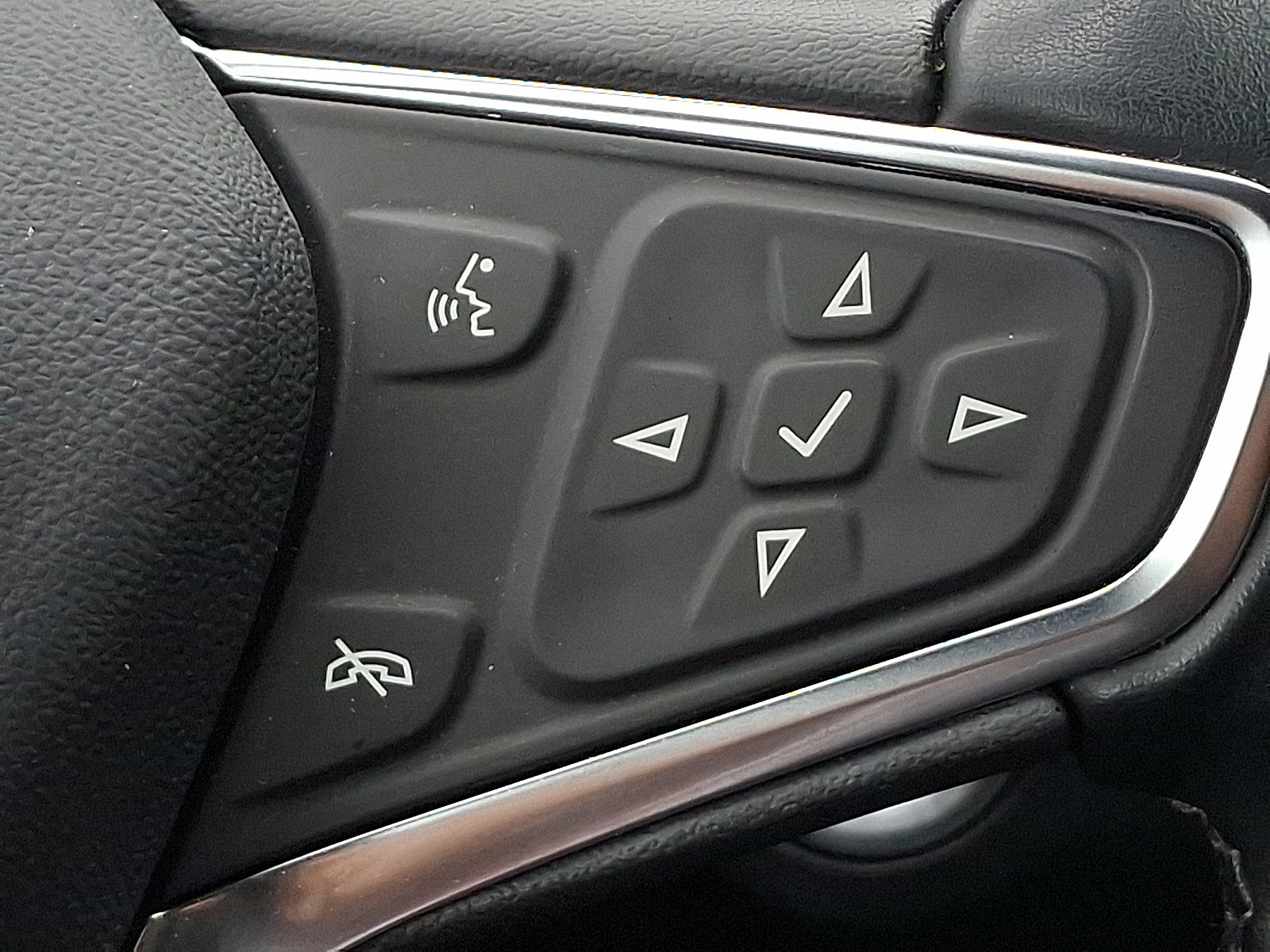 Used 2024 Chevrolet Equinox LT w/ LPO, Floor Liner Package AWD/4WD image 22
