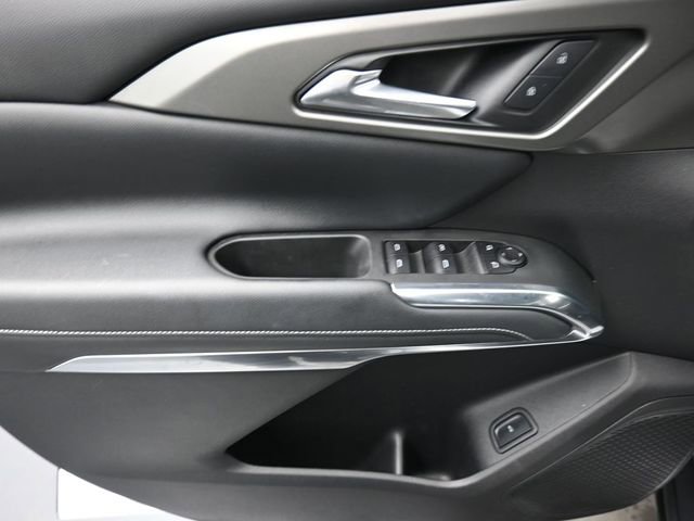 Used 2025 Chevrolet Traverse LT image 13