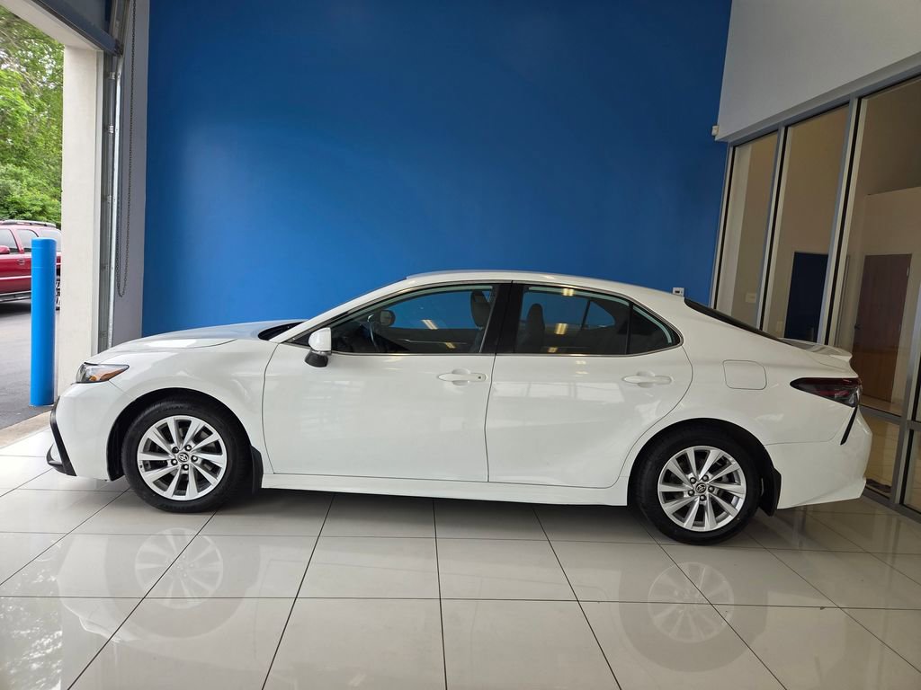 Used 2023 Toyota Camry SE FWD image 4