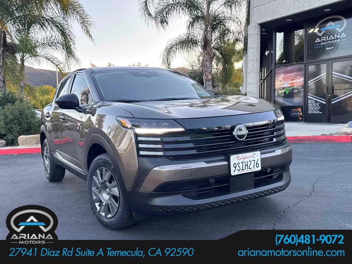 Used 2025 Nissan Kicks S w/ Charging Package FWD image 1