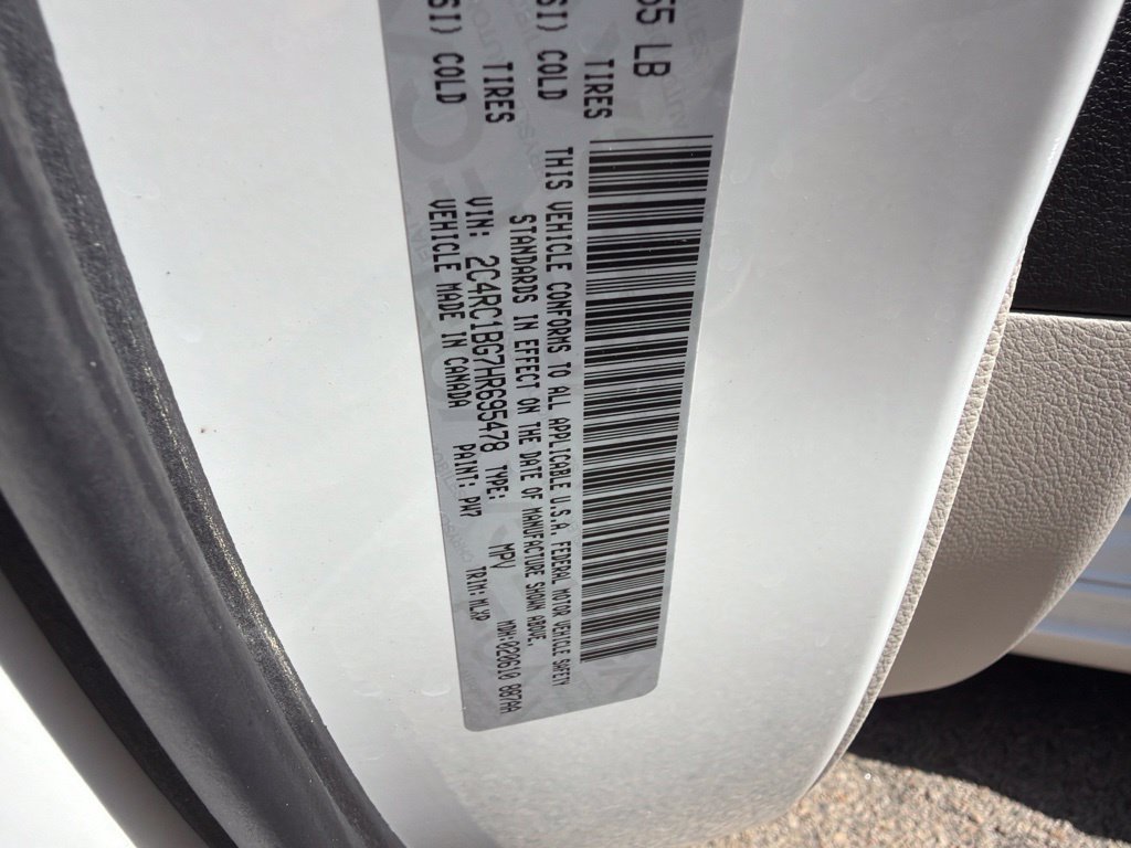 Used 2017 Chrysler Pacifica Touring-L FWD image 39