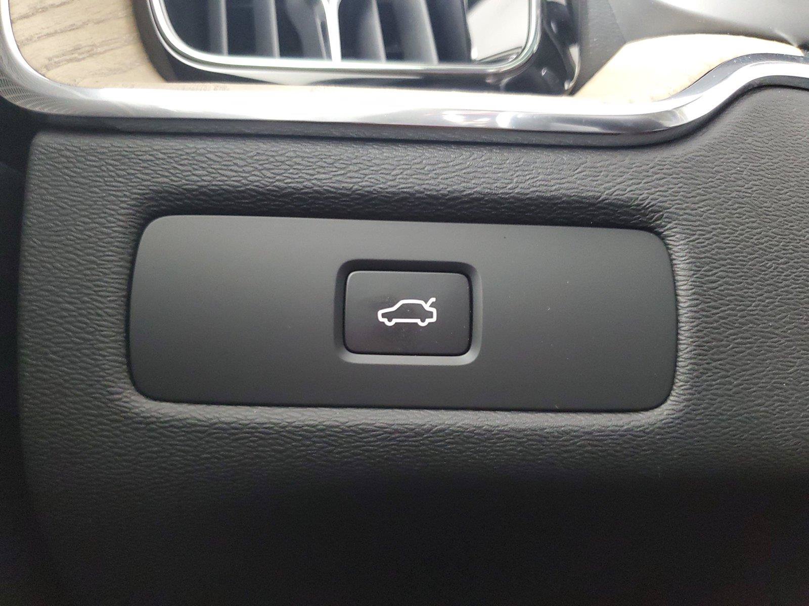 New 2027 Volvo XC60 B5 Plus AWD/4WD image 35