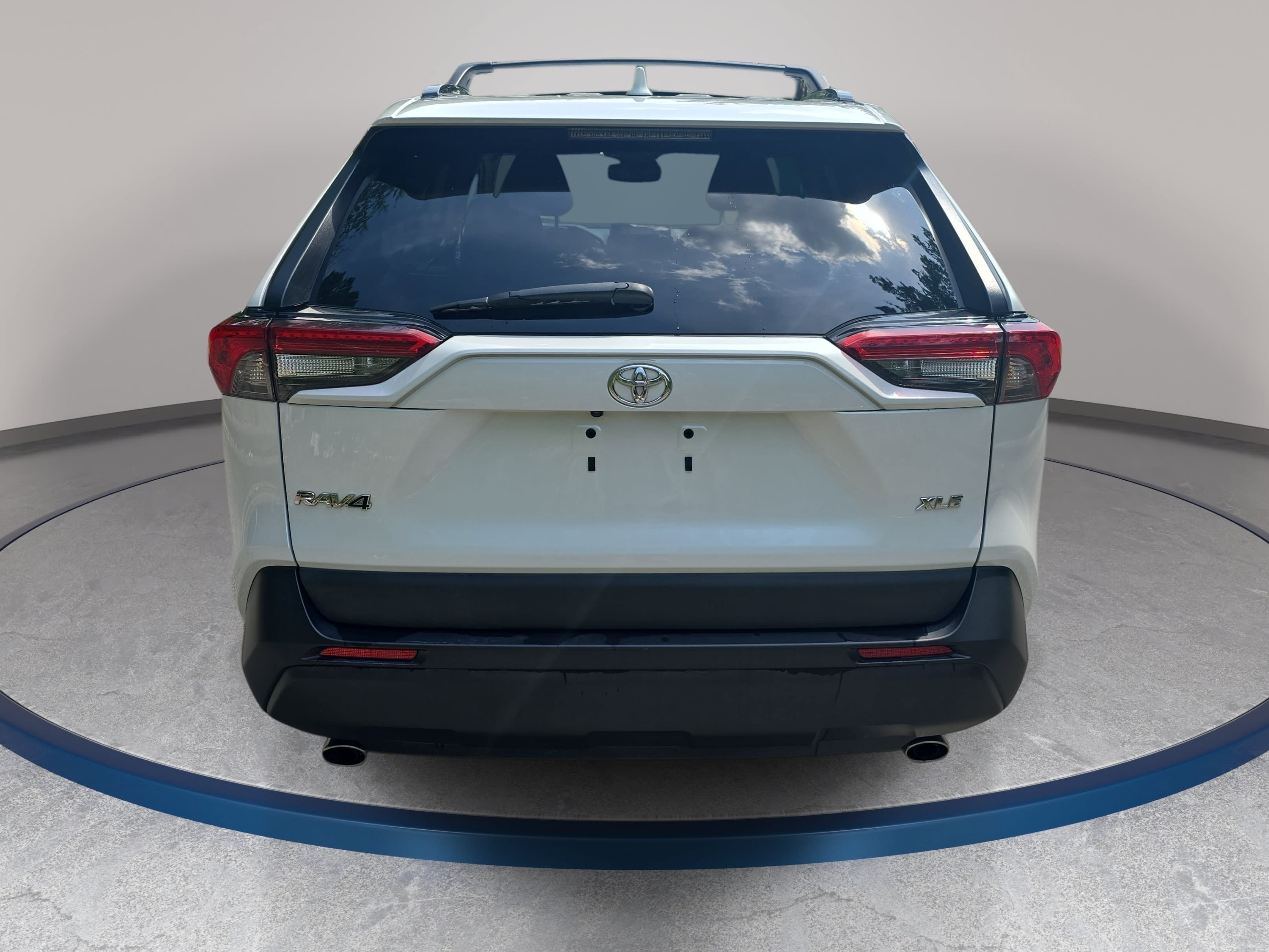 Used 2025 Toyota RAV4 XLE Premium FWD image 6