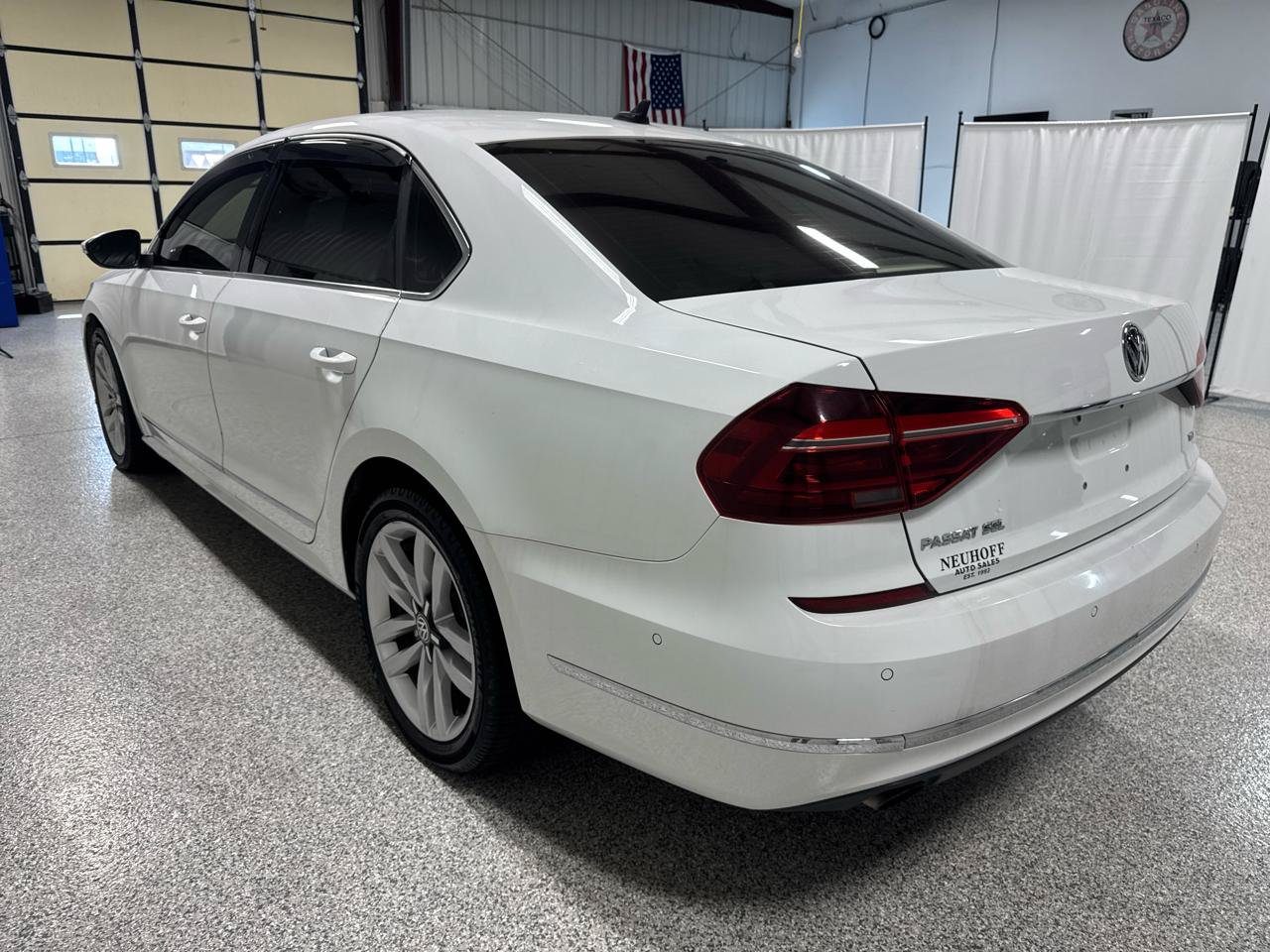 Used 2017 Volkswagen Passat 1.8T SEL Premium FWD image 5