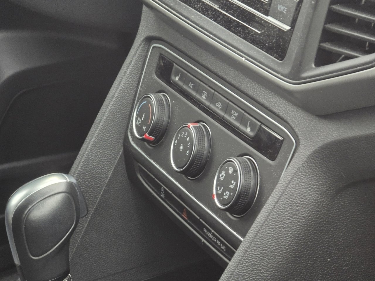 Used 2023 Volkswagen Atlas SE image 16