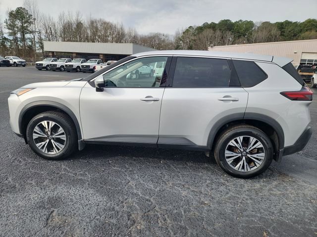Used 2021 Nissan Rogue SV image 2