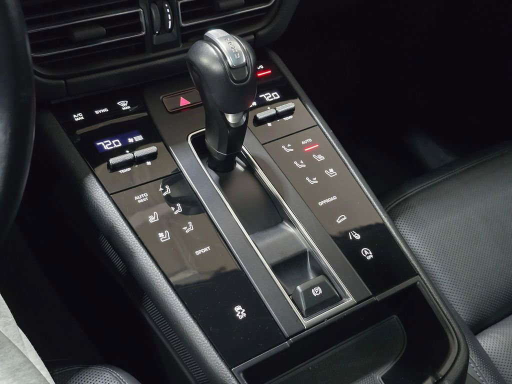 Used 2024 Porsche Macan image 14