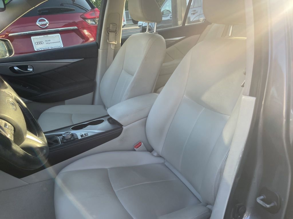 Used 2017 INFINITI Q50 3.0t Premium w/ Driver Assistance Package AWD/4WD image 9