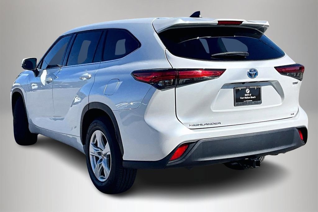 Used 2022 Toyota Highlander LE image 4
