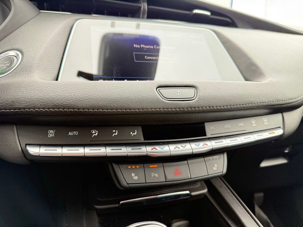 Used 2023 Cadillac XT4 Luxury w/ Cold Weather Package image 18