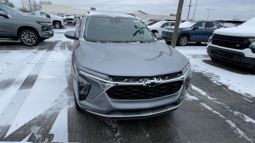 New 2026 Chevrolet Trax LT w/ Sunroof Package image 4