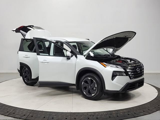 Used 2025 Nissan Rogue SV FWD image 9