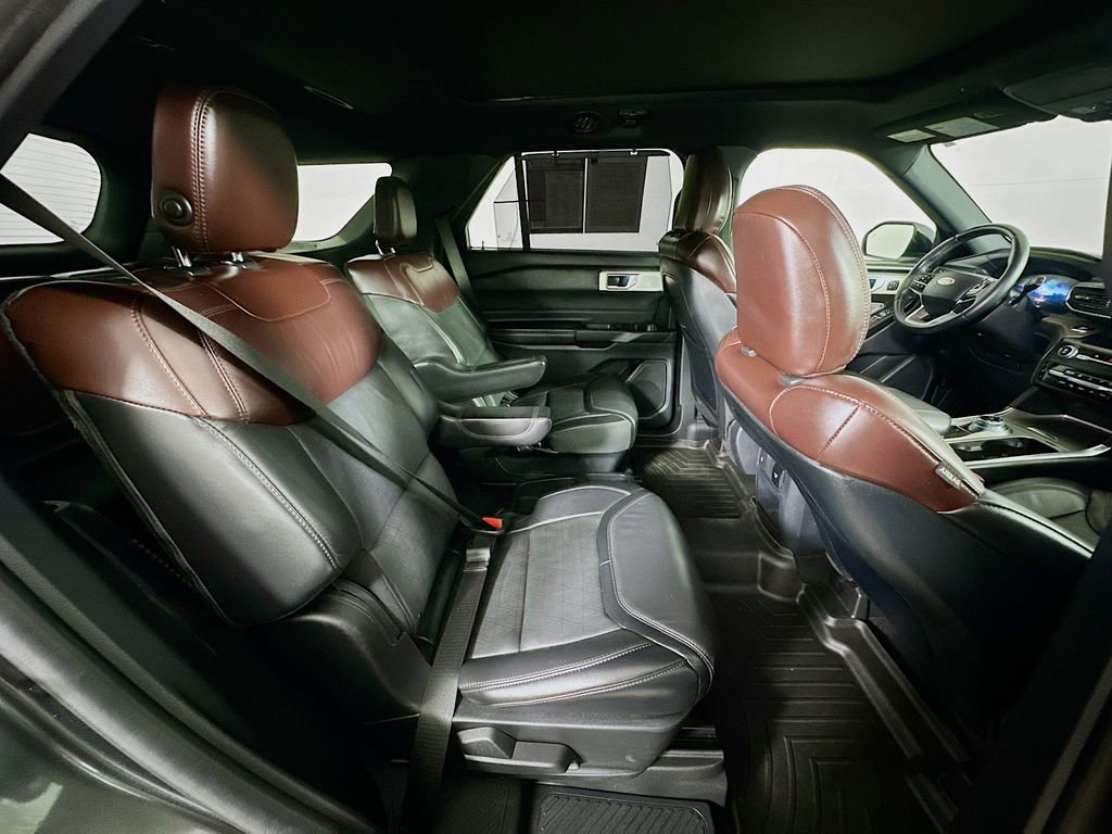 Used 2020 Ford Explorer Platinum w/ Premium Technology Package image 30