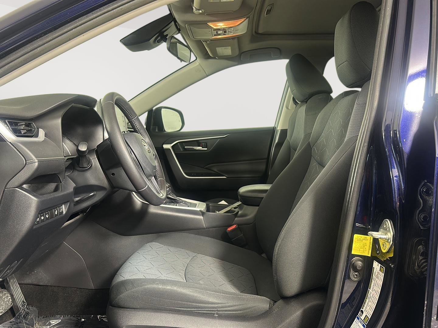 Used 2020 Toyota RAV4 XLE w/ Convenience Package image 5