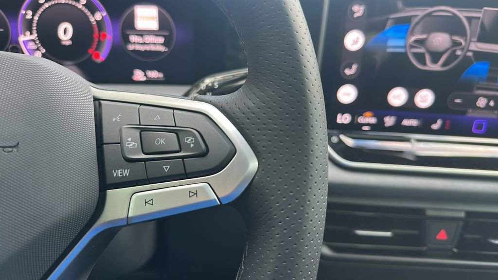 New 2026 Volkswagen Tiguan SE R-Line FWD image 24
