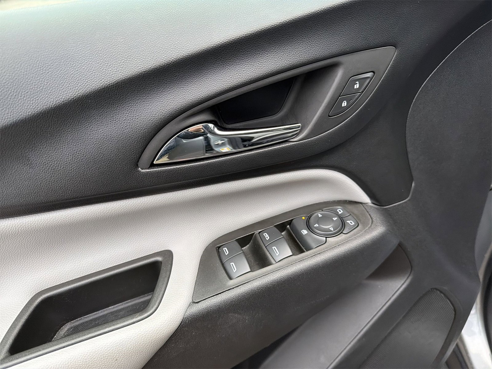 Used 2024 Chevrolet Equinox LS w/ LS Convenience Package image 22