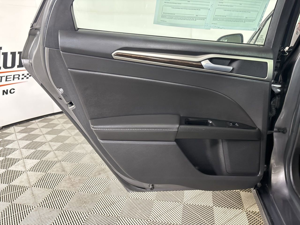 Used 2014 Ford Fusion SE w/ Equipment Group 202A image 22