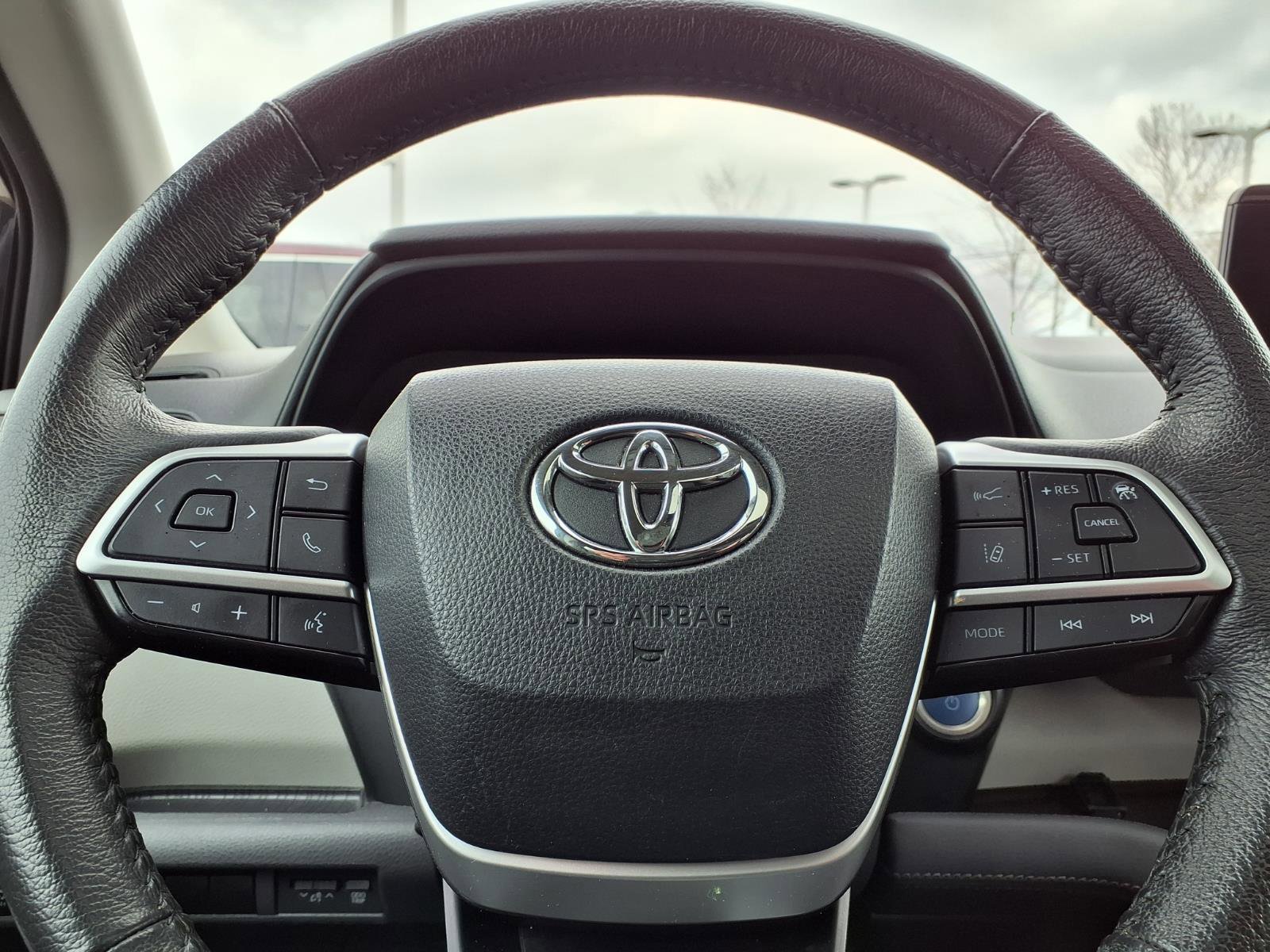 Used 2024 Toyota Sienna XLE image 28