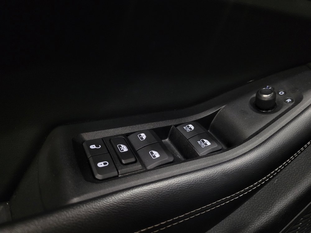Used 2023 Jeep Grand Cherokee Altitude AWD/4WD image 27