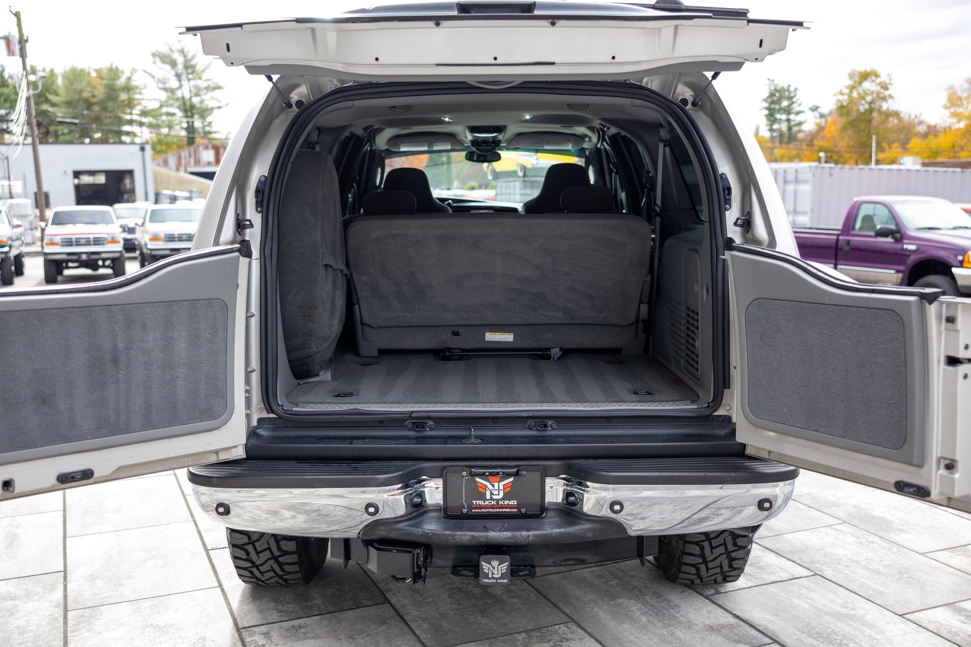 Used 2005 Ford Excursion XLS image 9