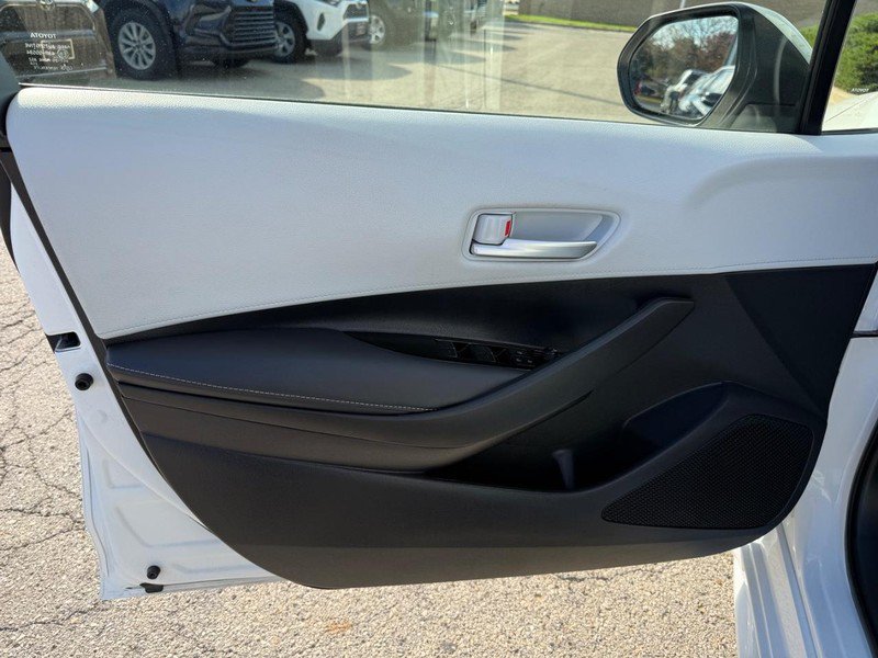 Used 2023 Toyota Corolla SE w/ SE Premium Package FWD image 18