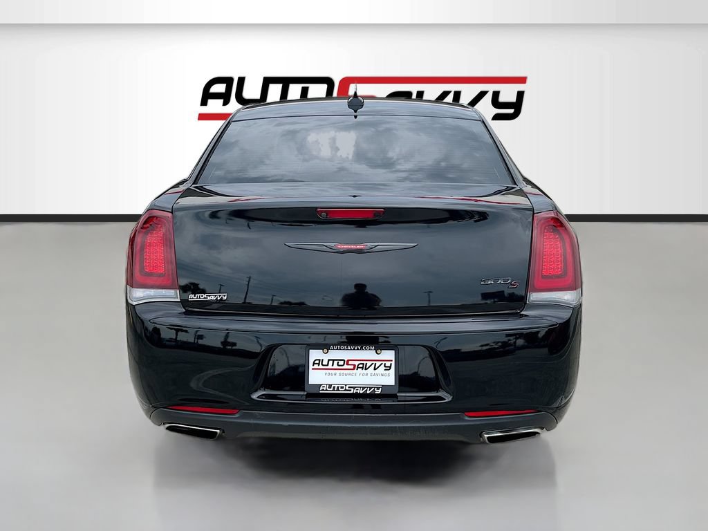 Used 2023 Chrysler 300 Touring w/ Sport Appearance Package RWD image 6