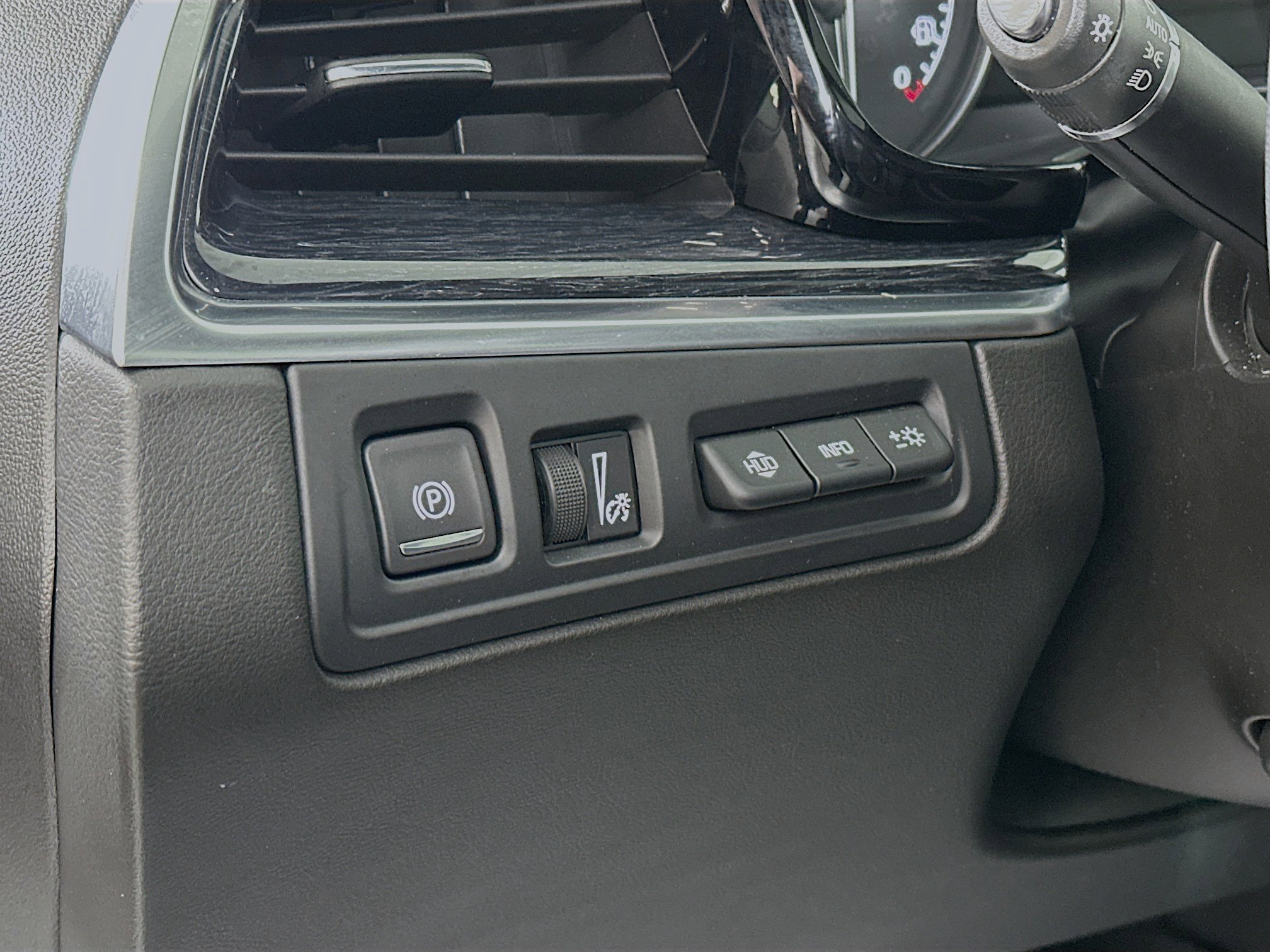 Used 2024 Cadillac XT5 Premium Luxury w/ Technology Package image 10